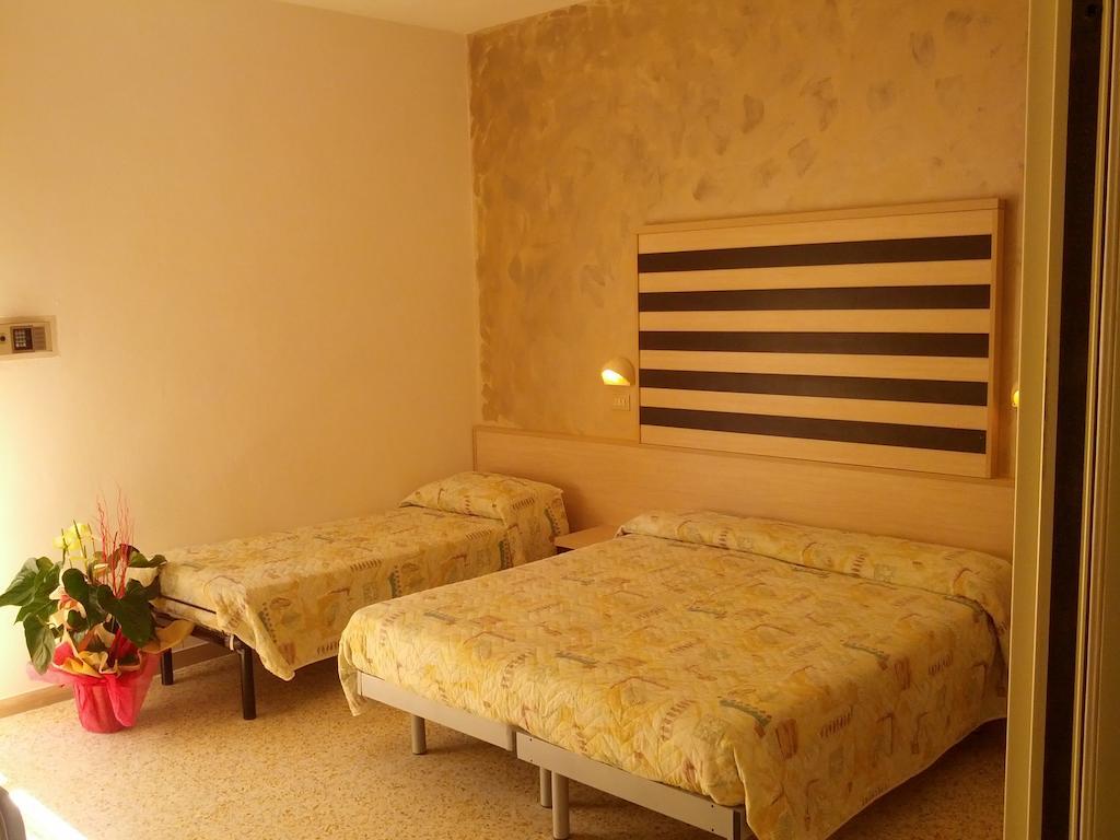 Hotel Abel & Residence Cesenatico Rum bild